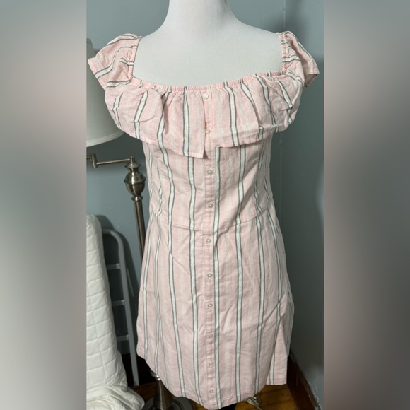 New Hollister Off Shoulder Ruffle Front Button Dress pastel pink - Picture 2 of 5